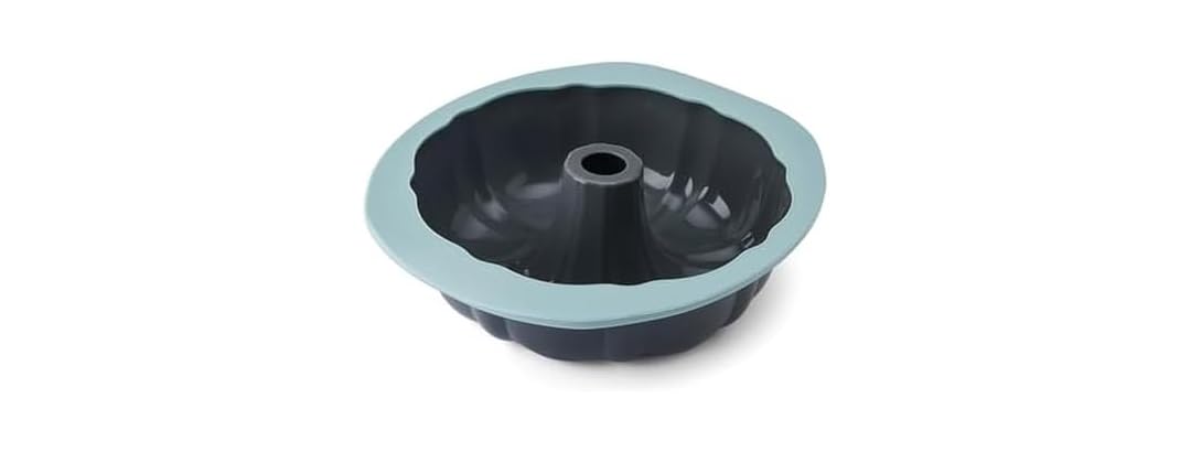 Chicago Metallic Silicone Fluted Cake Pan