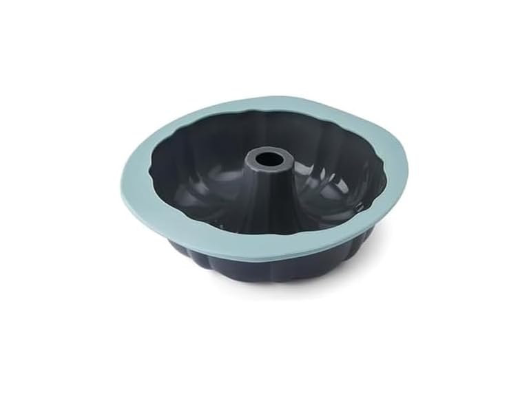 Chicago Metallic Silicone Fluted Cake Pan