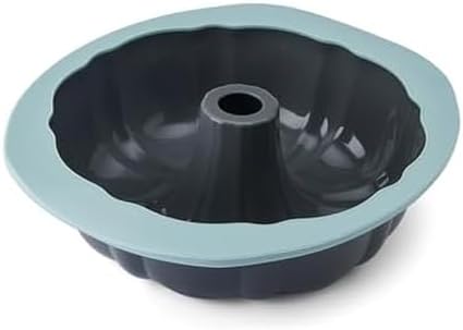 Chicago Metallic Silicone Fluted Cake Pan